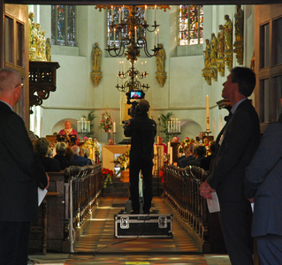 849640 Afbeelding van uitvaartdienst van kardinaal Adrianus Johannes Simonis in de St.-Catharinakerk (Lange Nieuwstraat ...